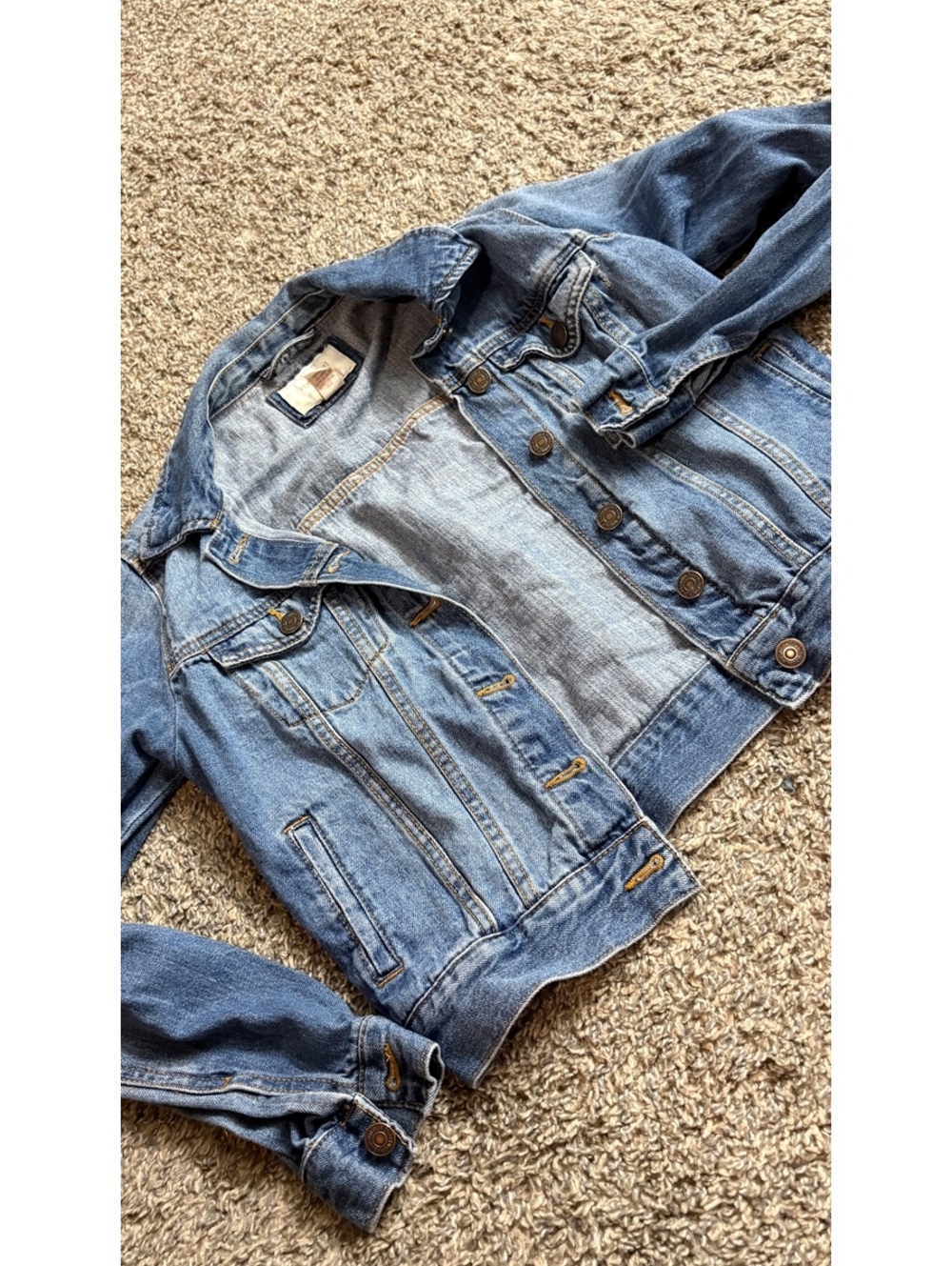 Forever 21 Classic Denim Jacket - Medium Wash, Size S - Picture 5 of 6